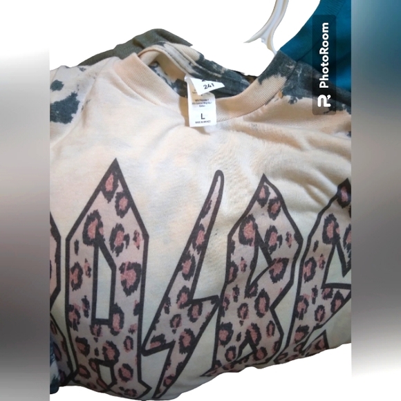 NWOT Women T-Shirt. Tie-Dye. Size Large. - Picture 3 of 3